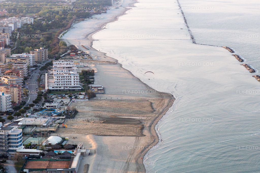 Aerial view: View of the town in Lido Adriano in the state Emilia Romagna, Italy.Photo: IMG_098488.jpg taken on 04/05/2017 by Werner Riehm/FLY-FOTO.comResolution of the original: 5472 x 3648 px