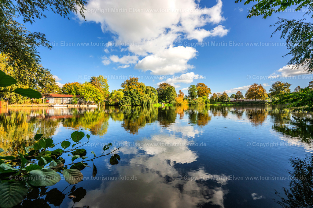 Stade Holzhafen Herbst_ELS_7962041026 | Fotos aus den Touristenorten aus Norddeutschland. - Realisiert mit Pictrs.com