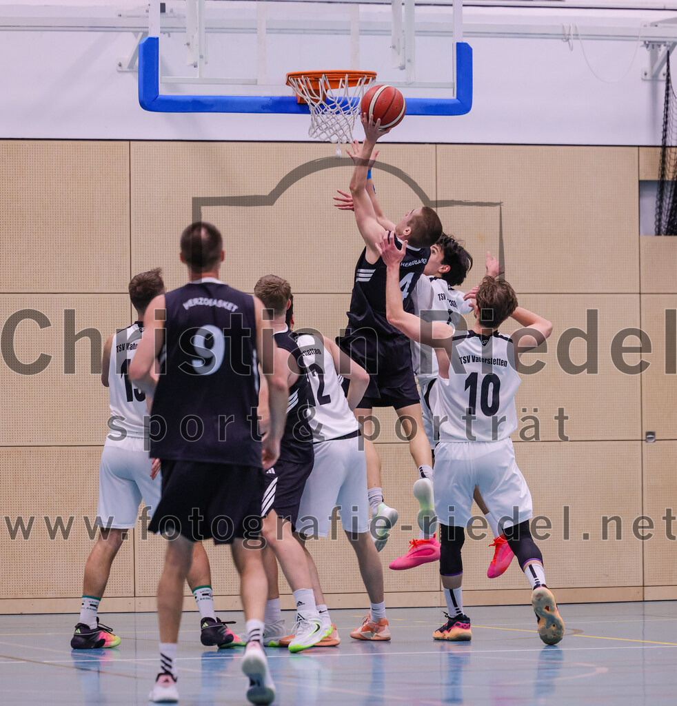 2026-01-31_055_TSV_Vaterstetten_gegen_TS_Herzogenaurach | Vaterstetten, Deutschland, 31.01.2026:Basketball, 2. Regionalliga Süd 2025 / 2026, 14. Spieltag, TSV Vaterstetten gegen TS Herzogenaurach, Endergebnis: 71:70Maximilian Metzger (TSV Vaterstetten, #12), Finn Liebig (TSV Vaterstetten, #10)Foto: Christian Riedel / fotografie-riedel.net