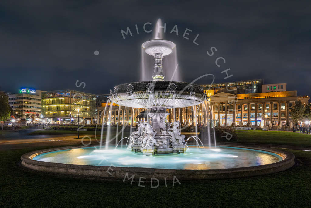 2023-10-20 Stuttgart Schlossplatz Brunnen 008 | Schwotte Media - Realisiert mit Pictrs.com