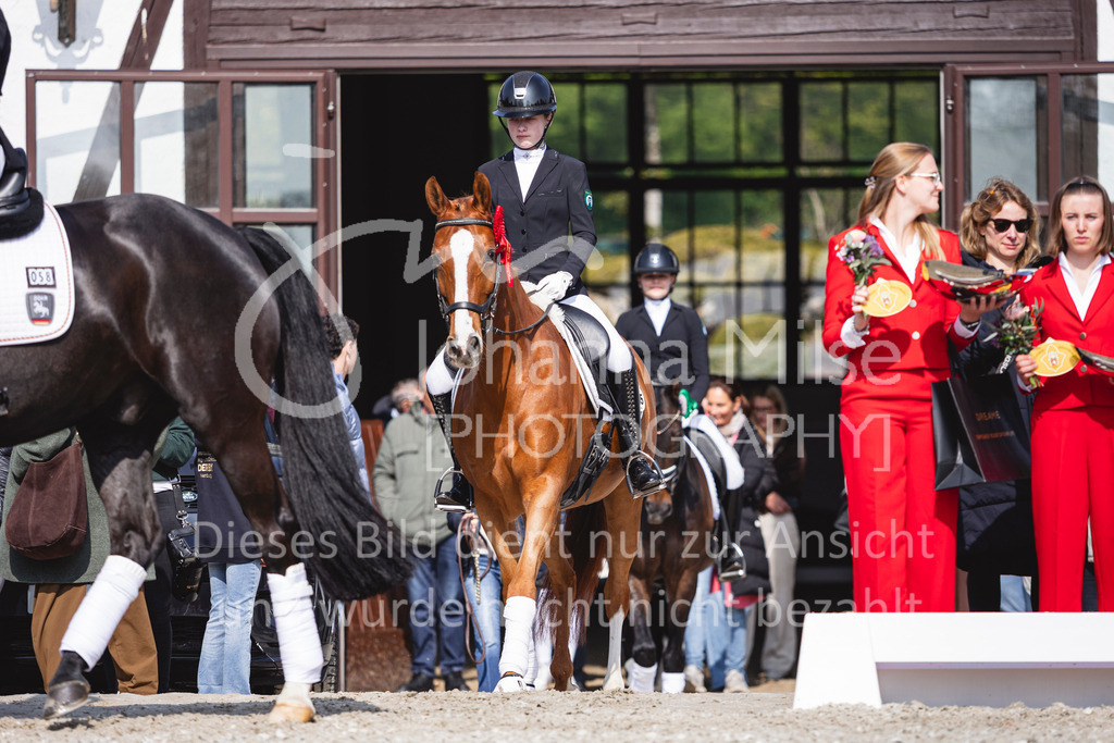 260411_Kronberg_Dressur-L-823 | Deine schönsten Turniermomente als professionelle Fotos! Entdecke hochwertige Pferdesport-Fotografie im Online-Shop. Jetzt Fotos finden & bestellen!