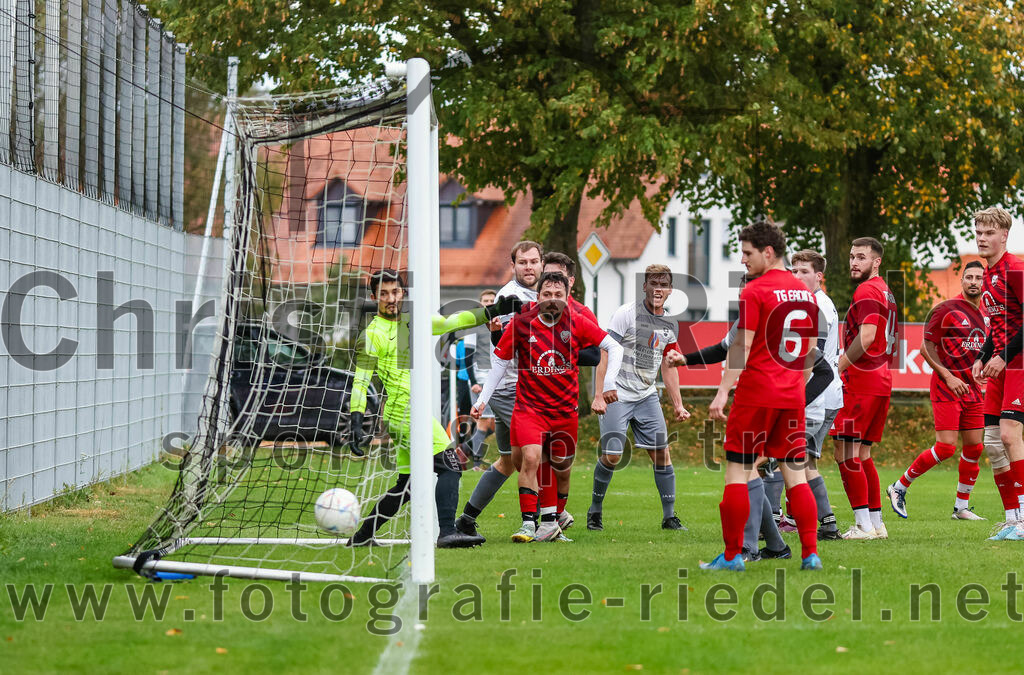 2023-10-15_006_SV_Eintracht_Berglern_gegen_FC_Tuerkguecue_Erding | Berglern, Deutschland, 15.10.2023:
Fußball, Kreisklasse 2023 / 2024, 10. Spieltag, SV Eintracht Berglern gegen FC Türkgücü Erding, Endergebnis: 1:0

Jubel nach dem 1:0 durch Michael Faltermeier (SV Eintracht Berglern, #10)
Torwart Kerim Tuncel (FC Türk Gücü Erding, #1), Ismail Öztürk (FC Türk Gücü Erding, #11), Gjergj Preniqi (FC Türk Gücü Erding, #6)

Foto: Christian Riedel / fotografie-riedel.net
