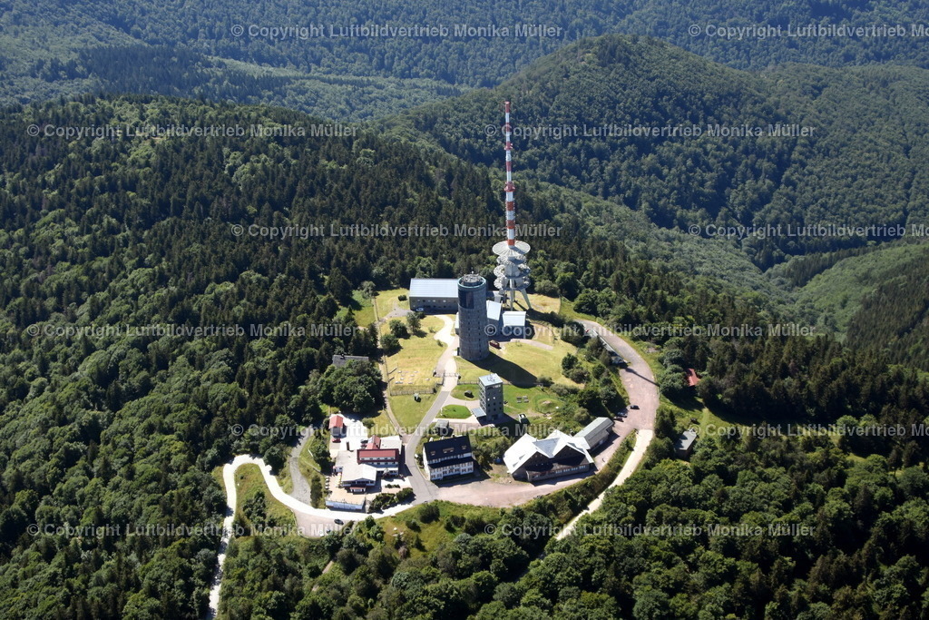 Große Inselsberg bei Brotterode | Das Luftbild zeigt den Großen Inselsberg bei Brotterode in Thüringen. - Realisiert mit Pictrs.com