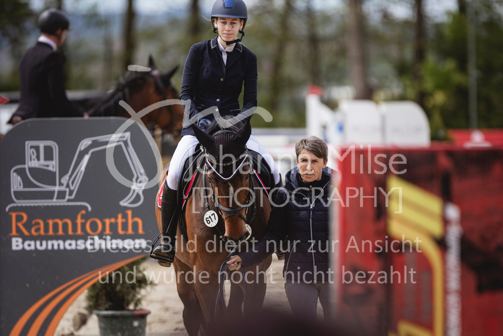 240428_Spenge_M2-Spr-168 | Deine schönsten Turniermomente als professionelle Fotos! Entdecke hochwertige Pferdesport-Fotografie im Online-Shop. Jetzt Fotos finden & bestellen!