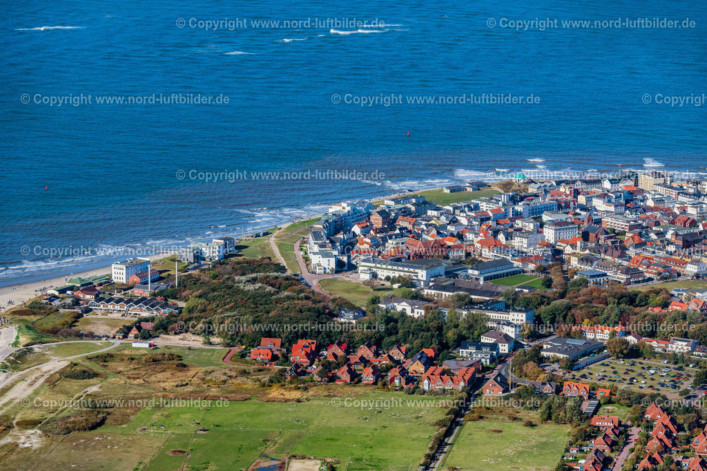 Norderney_Ortsansicht_ELS_5574091022 | NORDERNEY 09.10.2022 Inselbereich Norderney mit dem Ortskern und Uferbereich, Strand  in Norderney im Bundesland Niedersachsen, Deutschland. // Island area Norderney with the village center in Norderney in the state Lower Saxony, Germany. Foto: Martin Elsen