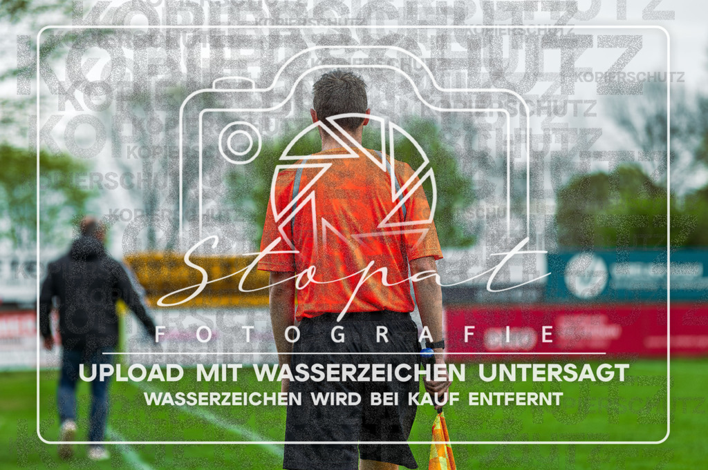 DZC_1232-Verbessert-RR | Sean Pfenning (Schiedsrichterassistent) beim Herren Kreisliga HK Spiel zwischen FG Fulde-Stellichte und TSV Wietzendorf im Fulder Zentralstadion, Fulde (Simon Paul Stopat) - Realisiert mit Pictrs.com