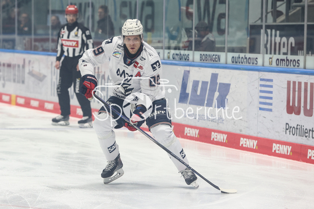 Augsburger Panther - Adler Mannheim | am Puck David WOLF (MAN #89)/ Freisteller / Einzelfoto