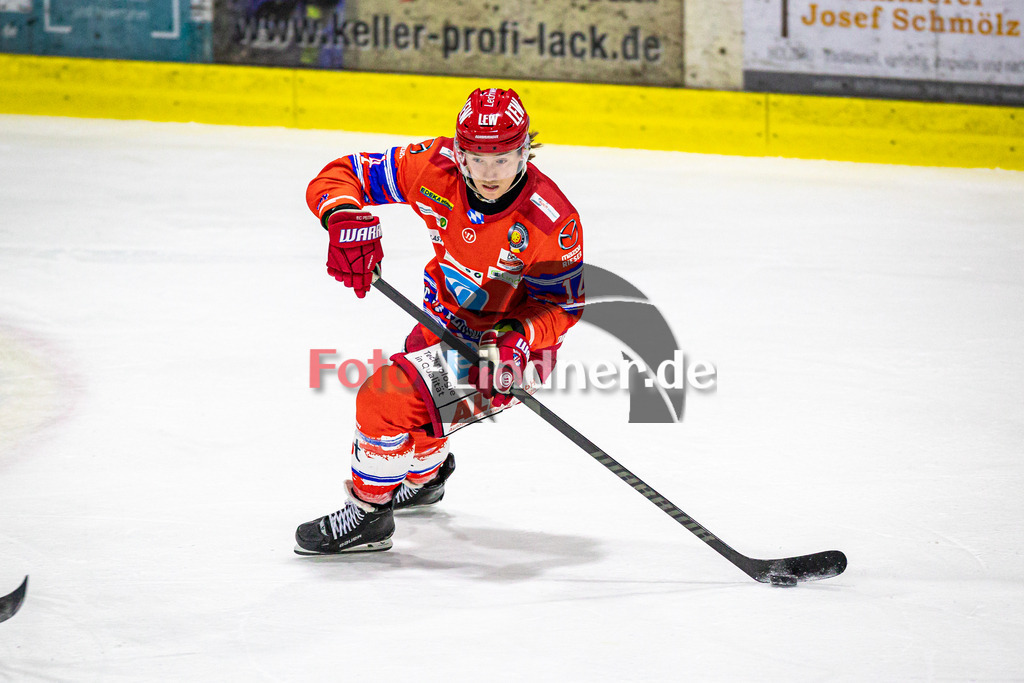 EC Peiting vs EV Füssen | Eishockey Oberliga Süd Vorrunde 2024/2025, EC Peiting vs EV Füssen, 20241002,Leon DALLDUCH (ECP 14) in Aktion, Freisteller,2024-10-02 in Peiting (Eisstadion)Leon DALLDUCH (ECP 14)Copyright: WolfgangxLindner foto-lindner.de