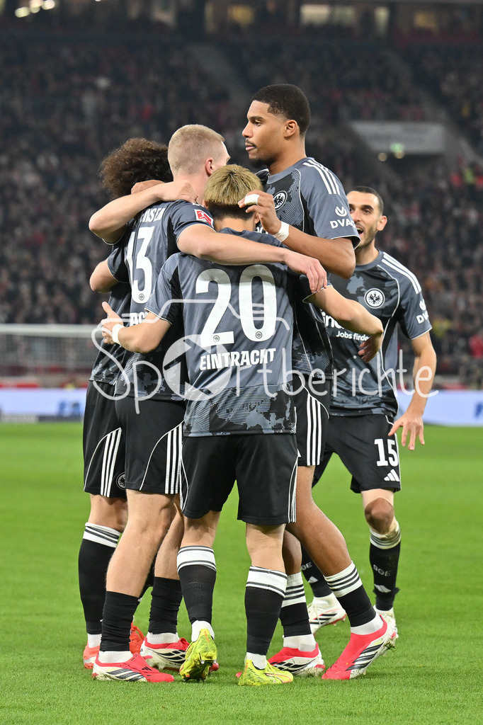 VfB Stuttgart - SG Eintracht Frankfurt | STUTTGART, GERMANY - 13. JANUARY:Jubel der Gäste nach dem Treffer zum 0-1 durch Rasmus KRISTENSEN (Eintracht Frankfurt 13) / Tor / Torschuetze / Freude / Happy während dem Bundesligamatch zwischen dem VfB Stuttgart und der SG Eintracht Frankfurt am 17. Spieltag in der MHP-Arena / DFL REGULATIONS PROHIBIT ANY USE OF PHOTOGRAPHS AS IMAGE SEQUENCES AND/OR QUASI-VIDEO