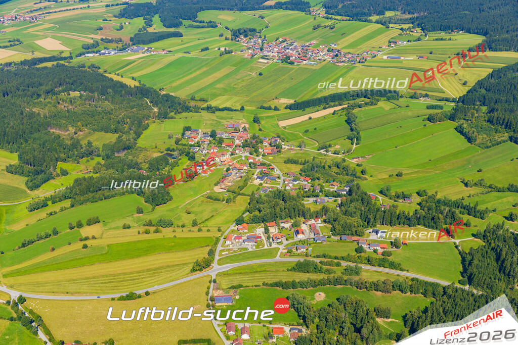 Schöne Luftaufnahme als Geschenk in Ried Rinchnach - Die Luftbildaufnahme wurde 2025 vom UL-Flugzeug heraus erstellt ( keine Drohne ) - Hochauflösende Luftaufnahme -Nicht vergleichbar mit Google Maps oder Satelittenbilder- Die Geschenkidee !Mit Lizenz und Bildrechte bestellbar