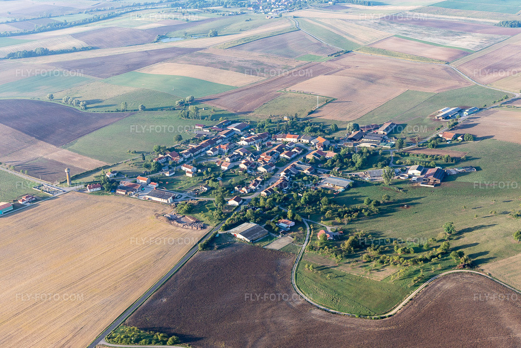 Aerial view: View of the town in Coincourt in the state Meurthe et Moselle, France. – Photo: IMG_117837.jpg taken on 09/14/2019 by Werner Riehm/FLY-FOTO.com – Resolution of the original: 5472 x 3648 px