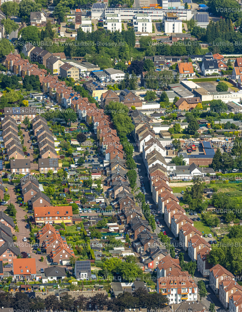 Gladbeck220501749 | Luftbild, Häuserreihe mit roten Dächern, Landstraße, Butendorf, Gladbeck, Ruhrgebiet, Nordrhein-Westfalen, Deutschland
