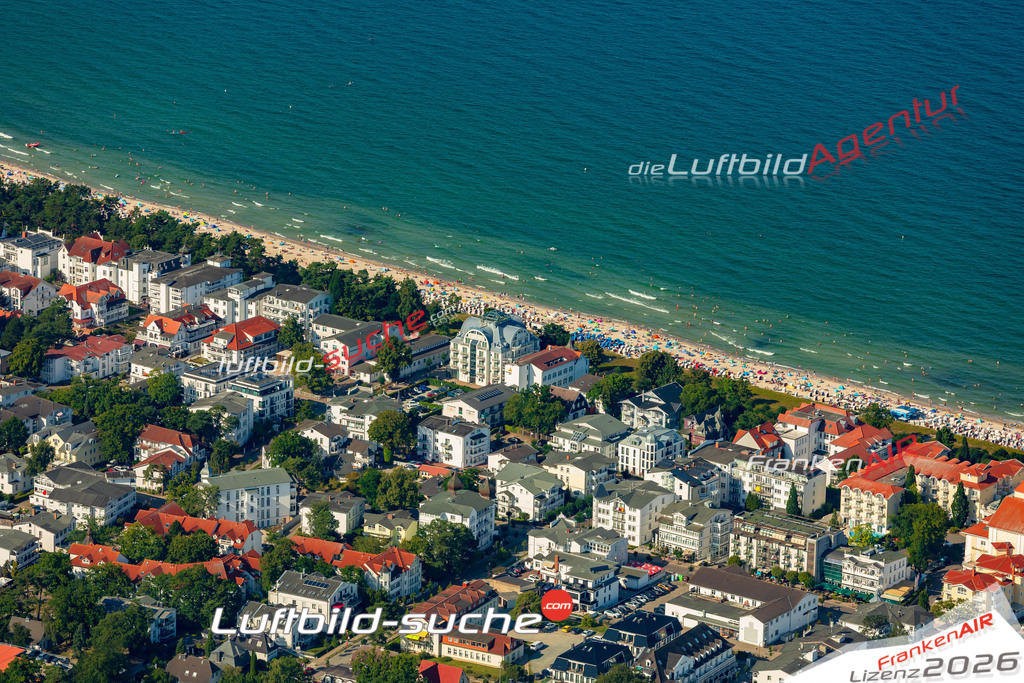 Stadt Binz von Oben- Die Luftaufnahme wurde 2025 vom UL-Flugzeug heraus erstellt ( keine Drohnenaufnahme ) - Hochauflösende Luftaufnahme - für Wandbilder und großformatige Ausdrucke geeignet. Das besondere Geschenk!Hier alle&nbsp;Infos zur Lizenzierung der LuftaufnahmeWir fliegen auch dieses Jahr wieder in Ihre Region um Luftbilder zu erstellen.- Luftbild anfragen