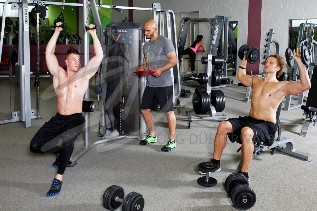 WorkingArt-FITNESSTRAINER_1466 | Modell: Karenina | Berufler: Tobias (Fa. Kindom.of.Sports) | Foto: Tschiponnique Skupin - Realisiert mit Pictrs.com