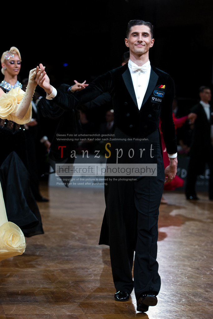 20250822_WDSF-GS-STD_R3_5843 | Tanzsportbilder, Standardtanz, Lateintanz, WDSF, DTV, LTVB, dancecomp, goc, hessen tanzt, blaues band der spree, walzer, tango, wiener walzer, slowfox, quickstepp, samba, rumba, cha-cha-cha, paso doble. jive, hd-kroft photography, turniertanzsport