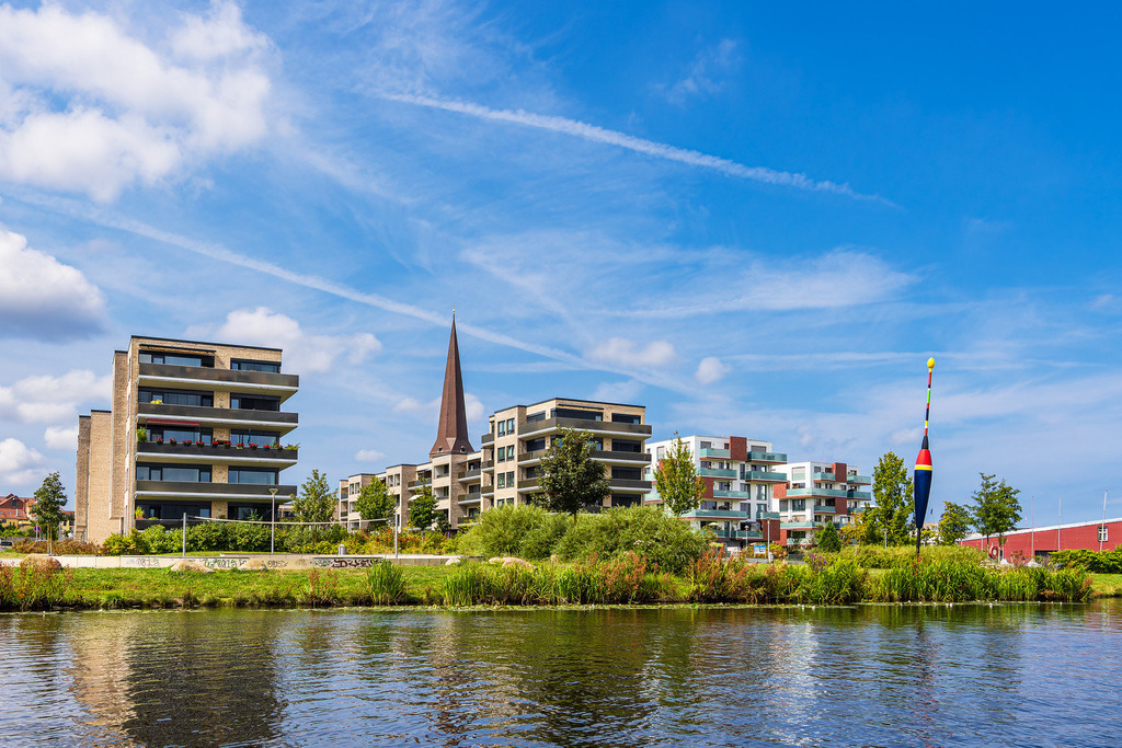 Blick über den Fluss Warnow auf die Hansestadt Rostock | Blick über den Fluss Warnow auf die Hansestadt Rostock.