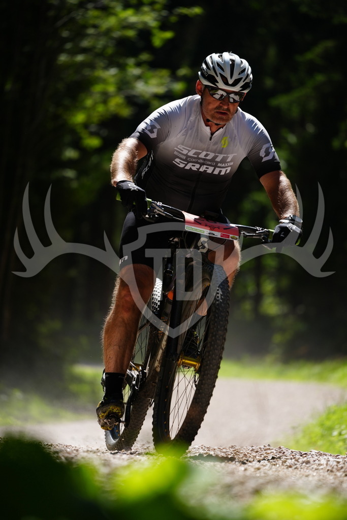 FC102203 | Fotogalerie der Treibjagd im Dunkelwald - Dein MTB Etappenrennen im Erzgebirge - Realisiert mit Pictrs.com