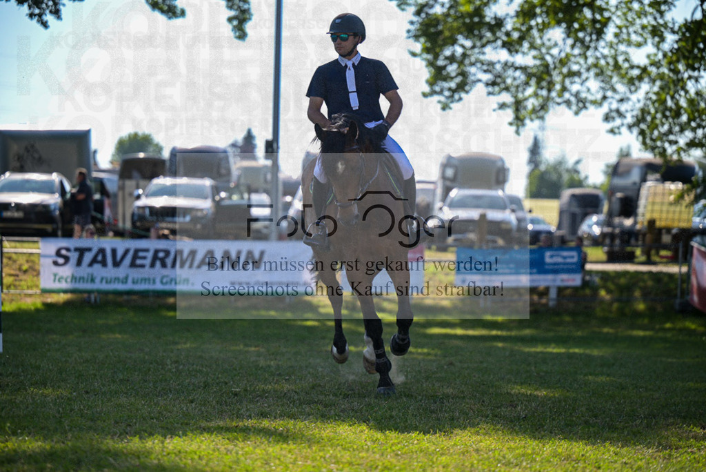 Reitturnier Voxtrup | Entdecke hochwertige Reitturnierfotos von Foto Oger. Professionell, emotional und authentisch – jetzt Lieblingsmomente im Shop bestellen.Deutschlandweite Turnierfotografie. - Realisiert mit Pictrs.com