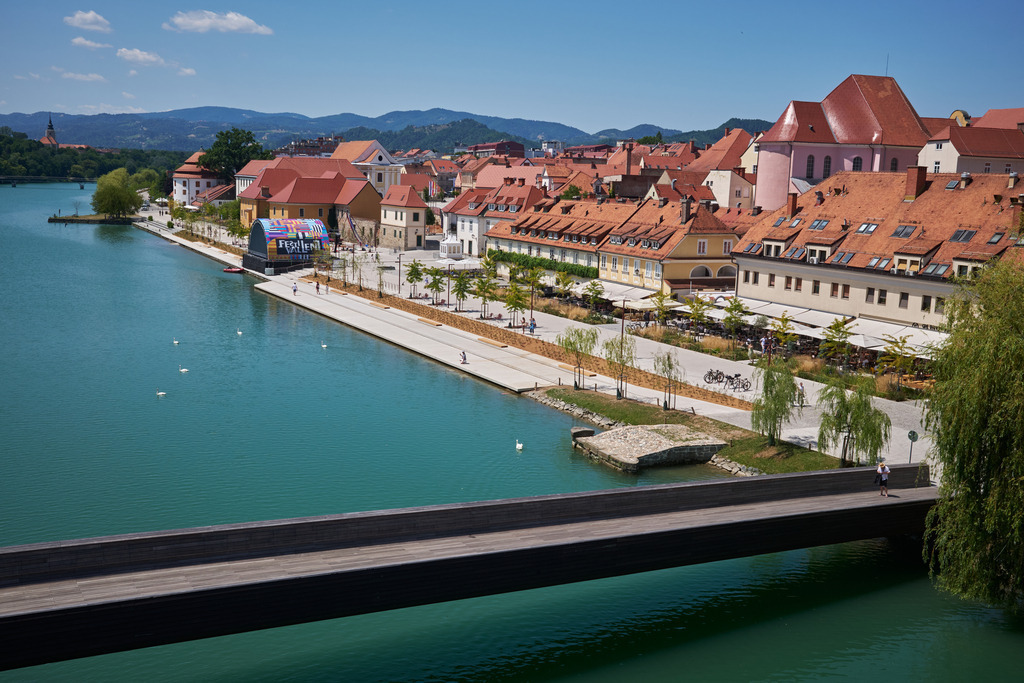 Splavarska Brücke | Maribor, Slowenien - June 21, 2025: Splavarska Brücke über die Drau; entworfen von Burgos &amp; Garrido. - Realisiert mit Pictrs.com