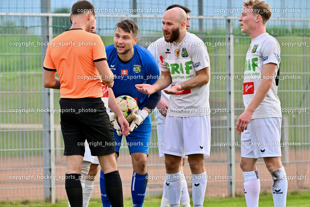 SC Landskron vs. Rapid Lienz | Daniel Wittmann Referee, #44 Jakub Corej Rapid Lienz, #10 Dominik Müller Rapid Lienz, SC Landskron vs. Rapid Lienz, SC Landskron vs. Rapid Lienz am 22.09.2024 in Villach (Sportanlage Landskron), Austria, (Photo by Bernd Stefan)