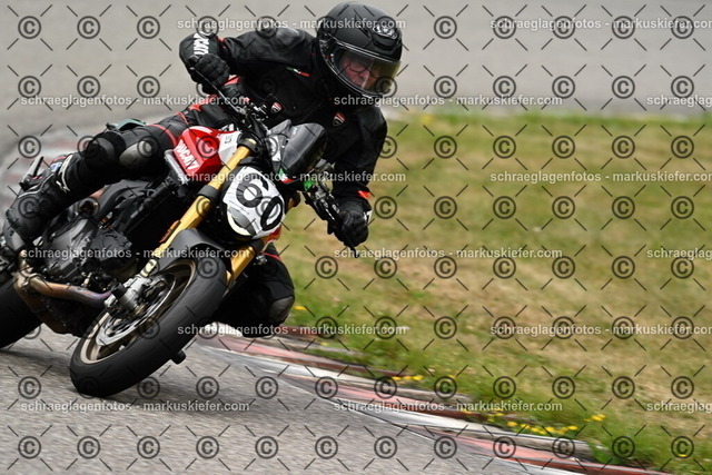 25bt02-1155 | markuskiefer.com - Realisiert mit Pictrs.com