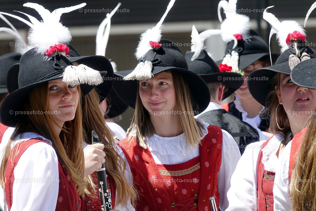 news-2022-Juli17-Musikumzug-Reutte-DSD02886-Vorabimpression | Info aus dem Bezirk Reutte/Ausserfern Tirol sowie eine umfangreiche Bilddatenbank über die gesamte Region: Lechtal, Talkessel Reutte, Tannheimertal, Zwischentoren. Lech, Plansee, Zugspitze, Grenztunnel, B179, Fernpassstraße, Verkehr, Lawinen, Tradition, - Realisiert mit Pictrs.com