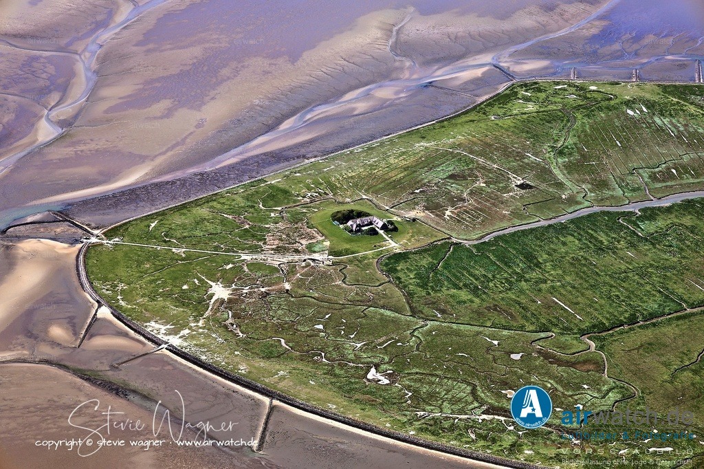 Halligen-Inseln-Weltnaturerbe-Wattenmeer-Mai-23-airwatch-wagner-240A3170 | Entdecken Sie atemberaubende Luftbilder und Fotografien auf airwatch.de - Tauchen Sie ein in eine Welt voller faszinierender Aufnahmen aus der Vogelperspektive.