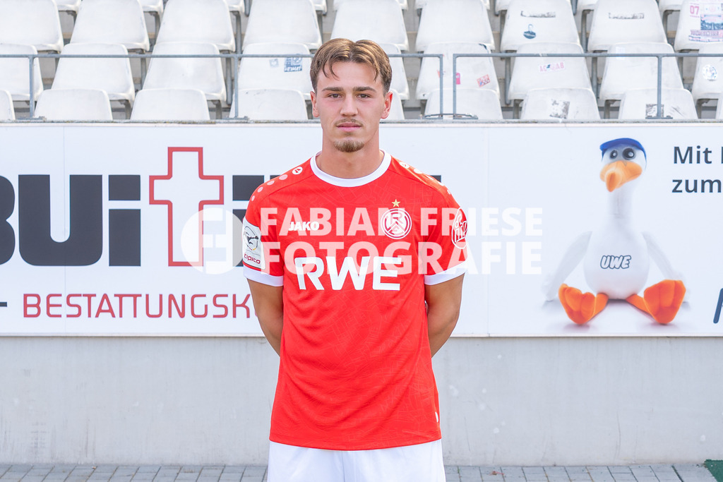 Rot-Weiss Essen; 3. Liga, Portraettermin 2026/2027, Foto: Eibner-Pressefoto/Fabian Friese | Noah Pesch (Rot-Weiss Essen, #11),Rot-Weiss Essen; 3. Liga, Portraettermin 2026/2027, Foto: Eibner-Pressefoto/Fabian Friese - Realisiert mit Pictrs.com