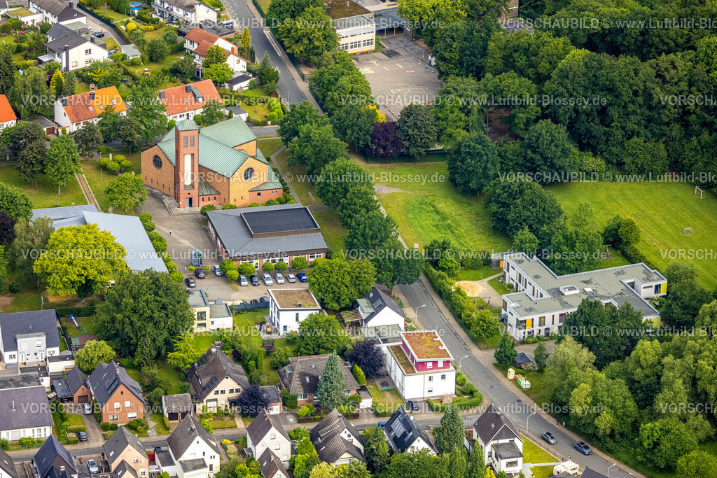Hamm220601829 | Luftbild, Kirche St. Marien, Heessen, Öffentliche Bücherei, Diakonische Stiftung Wohnhaus Hamm, Wohnhaus Sulkshege, Hamm, Ruhrgebiet, Nordrhein-Westfalen, Deutschland