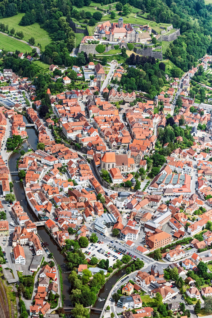 dr__0065706.jpg | KRONACH 15.06.2021 Altstadtbereich und Innenstadtzentrum in Kronach mit Blick auf die Festung Rosenberg Kronach im Bundesland Bayern, Deutschland. // Old Town area and city center in Kronach in the state Bavaria, Germany. Foto: Daniel Reiter
