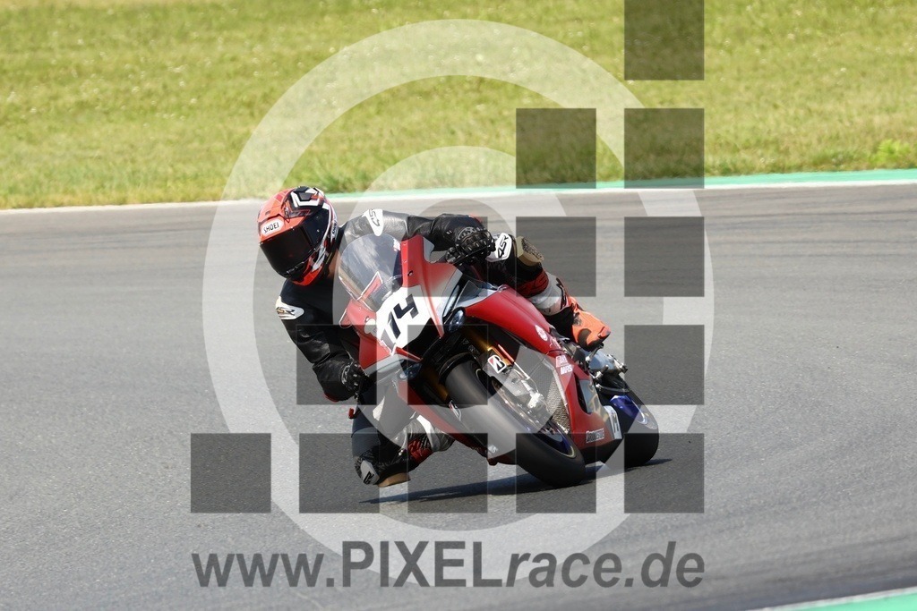 0114-20240608_12781 | Schöne Erinnerungen an spannende Momente - das festzuhalten ist unser Job. PIXELrace.de ist seit 2003 auf den Rennstrecken Europas unterwegs um die Action draußen beim Fahren und die wunderbare Stimmung imm Fahrerlager für euch einzufangen.