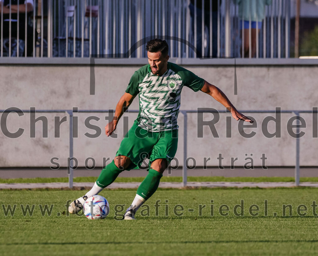 2023-08-11_056_FC_Finsing_gegen_SV_Eichenried | Finsing, Deutschland, 11.08.2023:
Fußball, Kreisliga 2023 / 2024, 4. Spieltag, FC Finsing gegen SV Eichenried, Endergebnis: 3:0

Maximilian Kirmeyer (SV Eichenried, #10)

Foto: Christian Riedel / fotografie-riedel.net