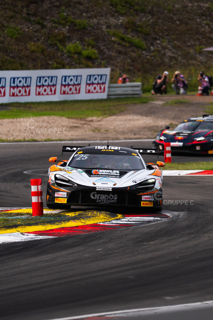 DTM525_080909515400694GT_GT | DTM, 9. + 10. Rennen Nürburgring 2025 - Foto: Gruppe C Photography; #25 McLaren 720S GT3 Evo, Dörr Motorsport: Ben Dörr - Realisiert mit Pictrs.com