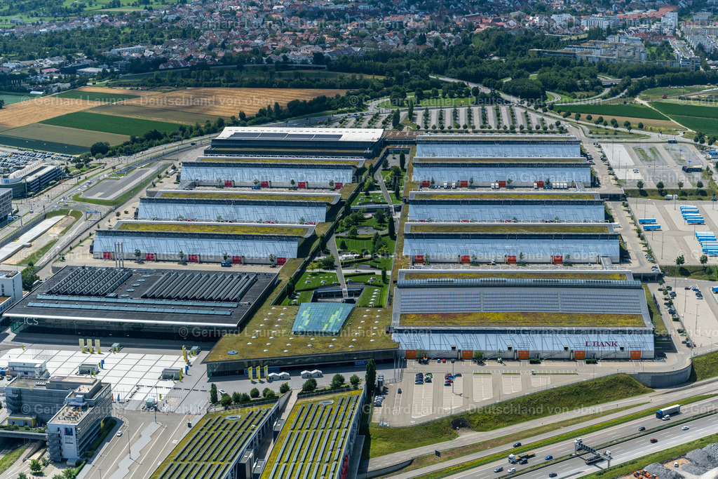 4046640 | LEINFELDEN-ECHTERDINGEN 19.07.2021 Ausstellungsgelände und Messehallen der Messe in Stuttgart im Bundesland Baden-Württemberg, Deutschland. Weiterführende Informationen bei: Donges SteelTec GmbH,  Haslinger Stahlbau GmbH,  Landesmesse Stuttgart GmbH,  Mayr|Ludescher|Partner Beratende Ingenieure PartGmbB,  PERR Stahlbau Betriebs GmbH,  Stahlbau Behrens GmbH & Co. KG,  wulf architekten gmbh. // Exhibition grounds and exhibition halls of the Messe in Stuttgart in the state Baden-Wurttemberg, Germany. Further information at: Donges SteelTec GmbH,  Haslinger Stahlbau GmbH,  Landesmesse Stuttgart GmbH,  Mayr|Ludescher|Partner Beratende Ingenieure PartGmbB,  PERR Stahlbau Betriebs GmbH,  Stahlbau Behrens GmbH & Co. KG,  wulf architekten gmbh. Foto: Gerhard Launer
