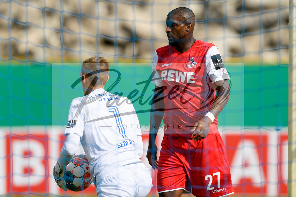 JENKOE20210808_043 | Fussball, Herren: Anthony Modeste (1. FC Koeln) schaut beim Spiel der 1. Runde im DFB-Pokal zwischen FC Carl Zeiss Jena und 1. FC Koeln im Ernst-Abbe-Sportfeld am 08.08.2021 in Jena, Deutschland.DFB / DFL REGULATIONS PROHIBIT ANY USE OF PHOTOGRAPHS AS IMAGE SEQUENCES AND/OR QUASI-VIDEO. - Realisiert mit Pictrs.com