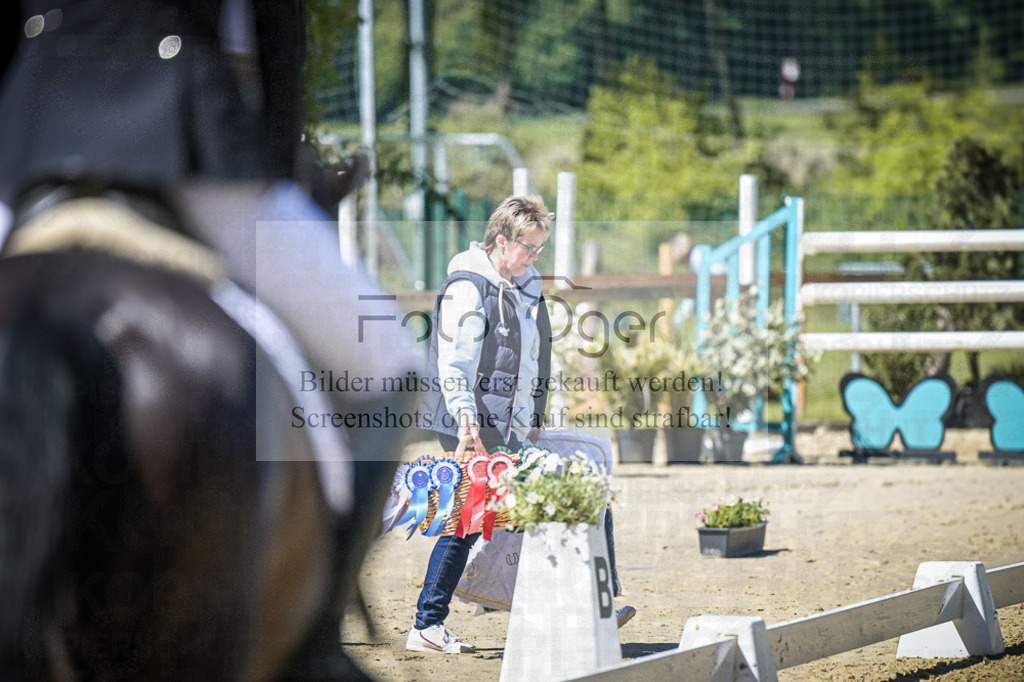 DOS_6631 | Entdecke hochwertige Reitturnierfotos von Foto Oger. Professionell, emotional und authentisch – jetzt Lieblingsmomente im Shop bestellen.Deutschlandweite Turnierfotografie. - Realisiert mit Pictrs.com
