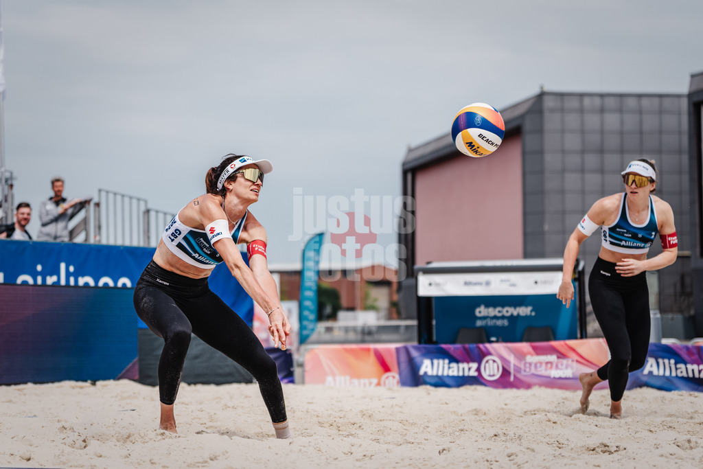 Beachvolleyball | Frauen | German Beach Tour 2024 | Tourstop Bremen | 07.06.2024 | Lena Plesiutschnig (AUT) bei der Annahme
