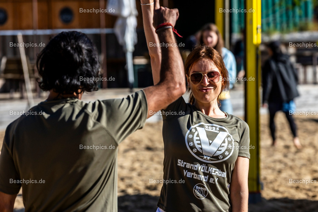 2025-200081643-Strandvölkerball-WM_1 |  23.08.2025; Berlin Foto: Gerold Rebsch - www.beachpics.de