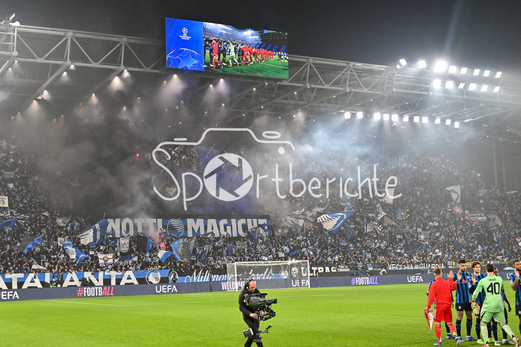 Atalanta Bergamo - FC Bayern München | BERGAMO, ITALY - 10. MARCH: Fans from Atalanta showing a Choreo before the UEFA Champions League match between Atalanta Bergamo vs. FC Bayern Munich on first leg of round of 16 at New Balance Arena