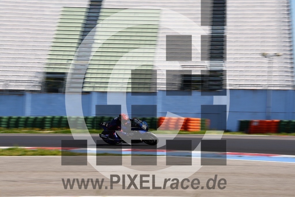 0141-20260404_08296 | Schöne Erinnerungen an spannende Momente - das festzuhalten ist unser Job. PIXELrace.de ist seit 2003 auf den Rennstrecken Europas unterwegs um die Action draußen beim Fahren und die wunderbare Stimmung imm Fahrerlager für euch einzufangen.
