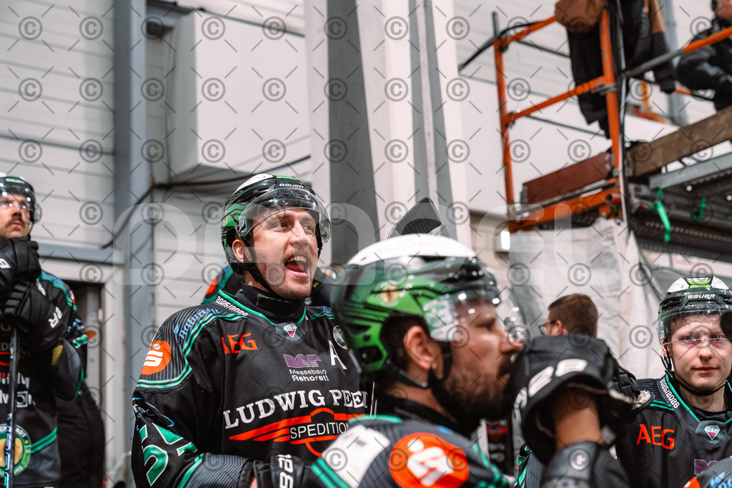 Alligators_vs_Stuttgart_16_11_2025-32 | Höchstadt Alligators Fotogalerie: Eishockey-Action aus Franken. Professionelle Spielfotos, Portraits & Stadionbilder zum Download. Jetzt entdecken! - Realisiert mit Pictrs.com