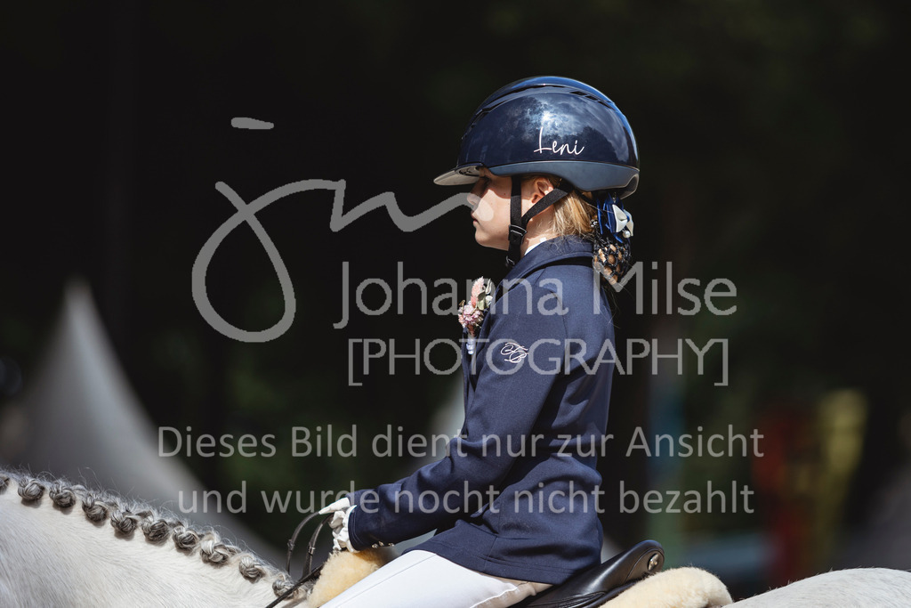 240915_OWLCh_FuehrzuegelWB-663 | Deine schönsten Turniermomente als professionelle Fotos! Entdecke hochwertige Pferdesport-Fotografie im Online-Shop. Jetzt Fotos finden & bestellen!