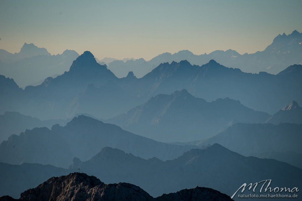 Morgendlicher Blick vom Säntis | Dies ist der Online-Shop von naturfoto.michaelthoma.de. Ich bin leidenschaftlicher Naturfotograf und fotografiere von der Andromedagalaxie bis zum Zwergtaucher, von der Ameise bis zum Orionnebel alles was mit Natur zu tun hat. Hier kann eine Auswahl meine - Realisiert mit Pictrs.com