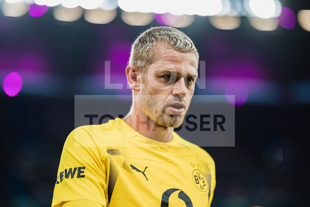 DFB-Pokal: HEBC - Borussia Dortmund, 01.09.2026 | Julian Ryerson (Borussia Dortmund, 26); Fußball, DFB-Pokal, 1. Runde: HEBC vs. Borussia Dortmund am 01.09.2026 im Volksparkstadion, HamburgDFB REGULATIONS PROHIBIT ANY USE OF PHOTOGRAPHS AS IMAGE SEQUENCES AND/OR QUASI-VIDEO. - Realisiert mit Pictrs.com