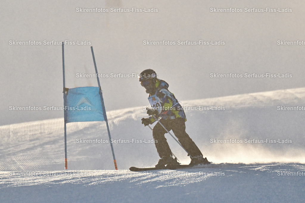 SRF_25.12.2025_0334 | Skirennfotos,Serfaus,Fiss,Ladis,Kinderskirennen,Winter,Tirol,Oberland,skirace,SFL,feelfree,weil wir's genießen,ski,Ski,skifahren,Sonnenplateau, - Realisiert mit Pictrs.com