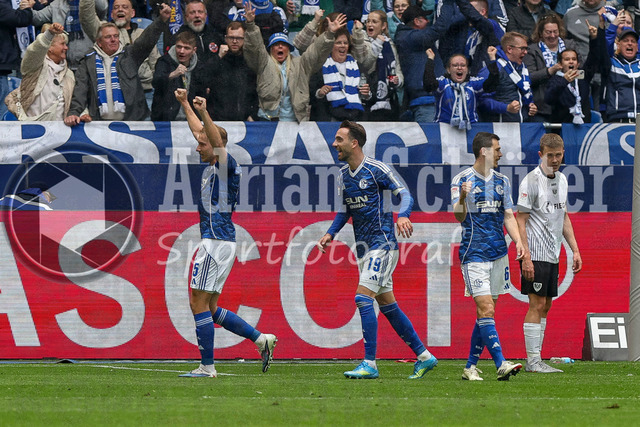 19.04.2026, GER, Fussball, Herren, 2. BL, Saison 2025/2026, FC Schalke 04 - Preußen Münster | Timo Becker (S04) Torjubel, jubelt nach seinem Treffer zum 2:0