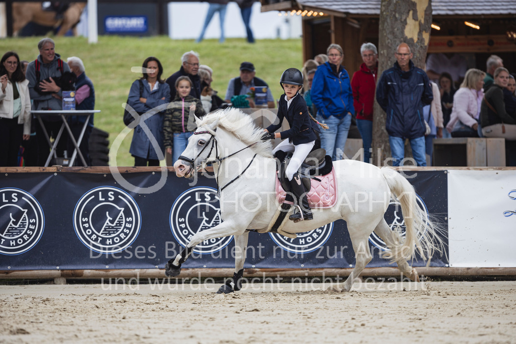 250712_BHO_Pony-L-217 | Deine schönsten Turniermomente als professionelle Fotos! Entdecke hochwertige Pferdesport-Fotografie im Online-Shop. Jetzt Fotos finden & bestellen!
