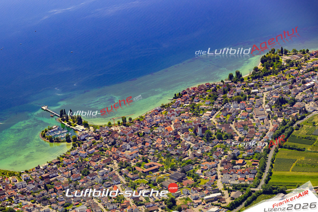 Das Luftbild zeigt :  Immenstaad am Bodensee - Die Luftaufnahme wurde 2024 vom UL-Flugzeug aus erstellt ( keine Drohne ) - Hochauflösende Luftaufnahme - Für grossformatige Ausdrucke geeignet. Die Geschenkidee !Mit Lizenz und Bildrechte bestellbar