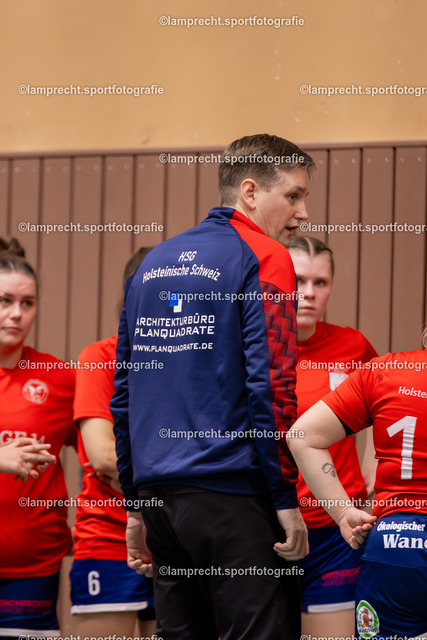 Handball I Damen I Saison 2025-2026 I Verbandsliga Süd I 15. Spieltag I HSG Kalkberg 06 - HSG Holsteinische Schweiz 229 | Sönke Frey (Trainer, HSG Holsteinische Schweiz) - Realisiert mit Pictrs.com