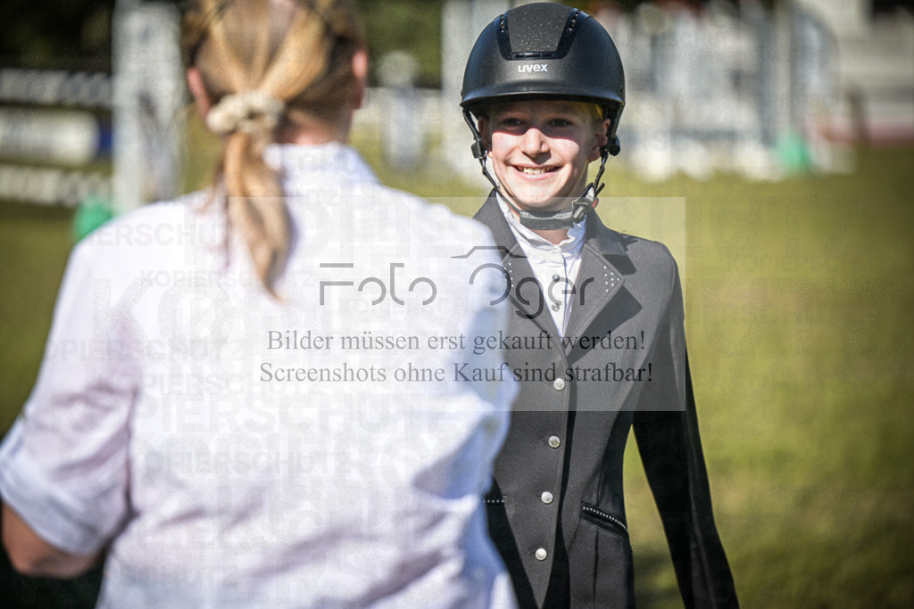 DOS_0005 | Entdecke hochwertige Reitturnierfotos von Foto Oger. Professionell, emotional und authentisch – jetzt Lieblingsmomente im Shop bestellen.Deutschlandweite Turnierfotografie. - Realisiert mit Pictrs.com